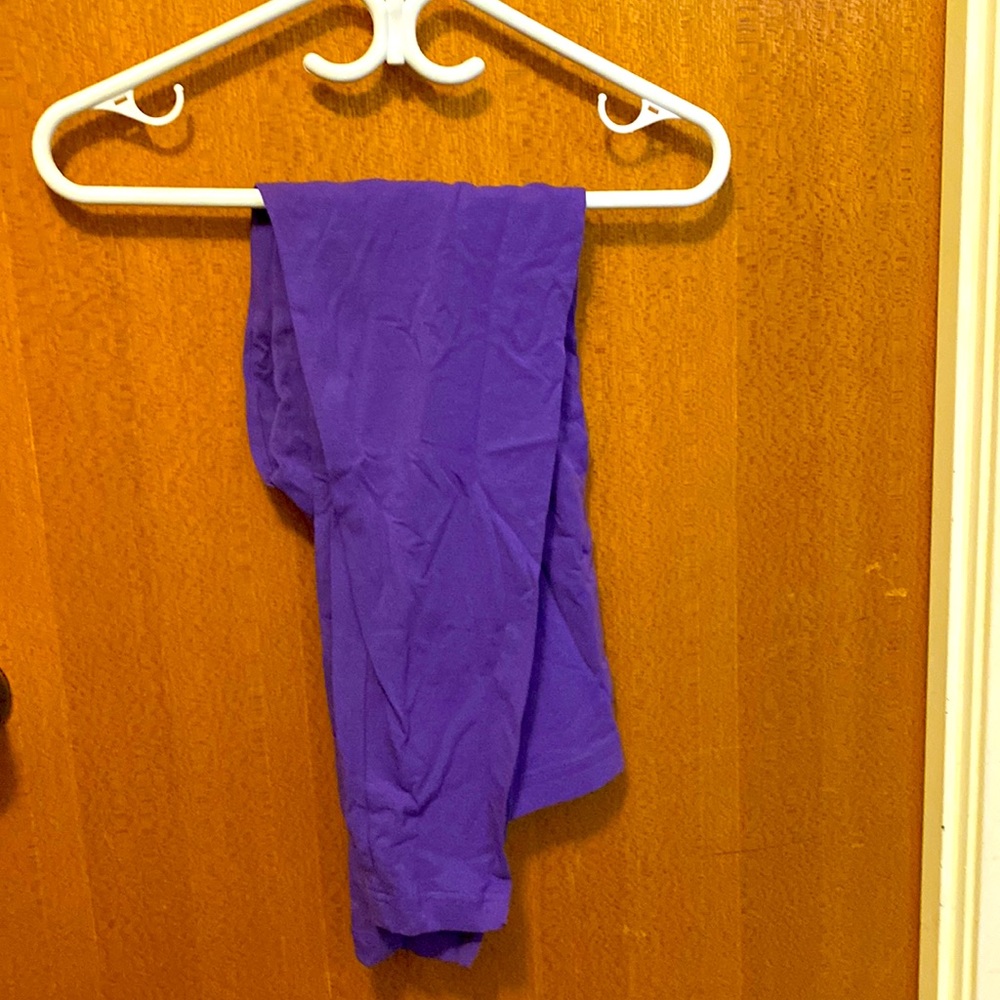 I am selling leggings.